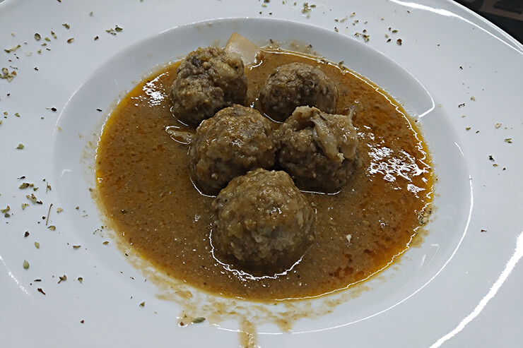 Meatballs with cuttlefish